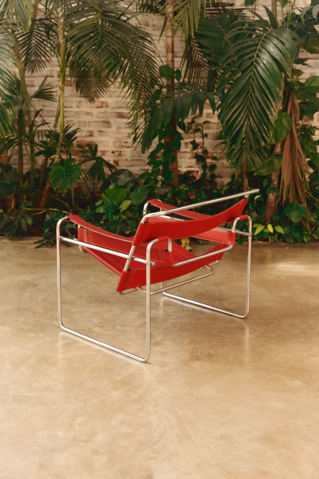 Suè · silla Wassily roja